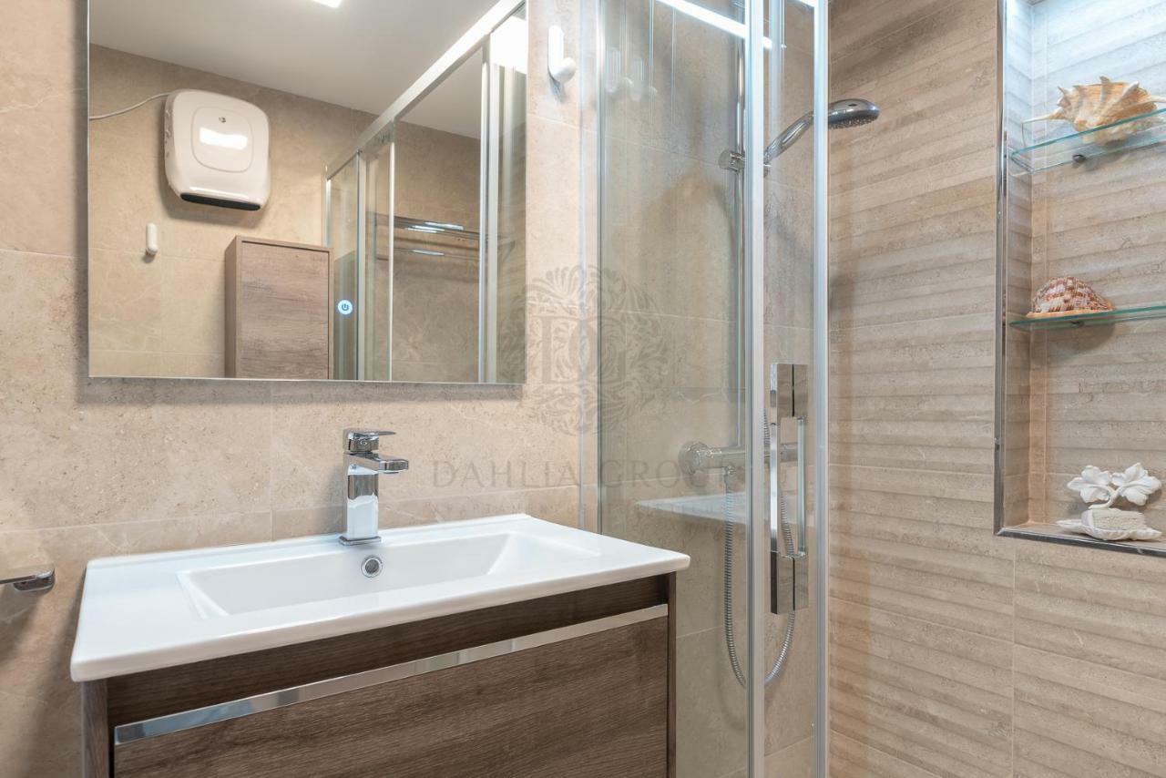 El Faro Beach Apartment By Dahlia Group Estepona Exteriör bild